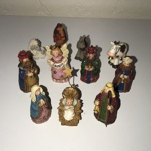 NWOT 11 Pieces Nativity Set